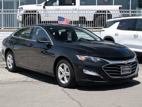 Used 2023 Chevrolet Malibu LT FWD image 2