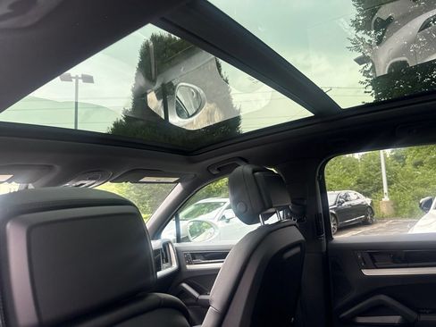 Certified 2026 Porsche Cayenne AWD/4WD image 17