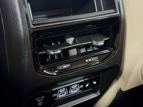 Used 2024 Jeep Grand Cherokee Limited RWD image 25