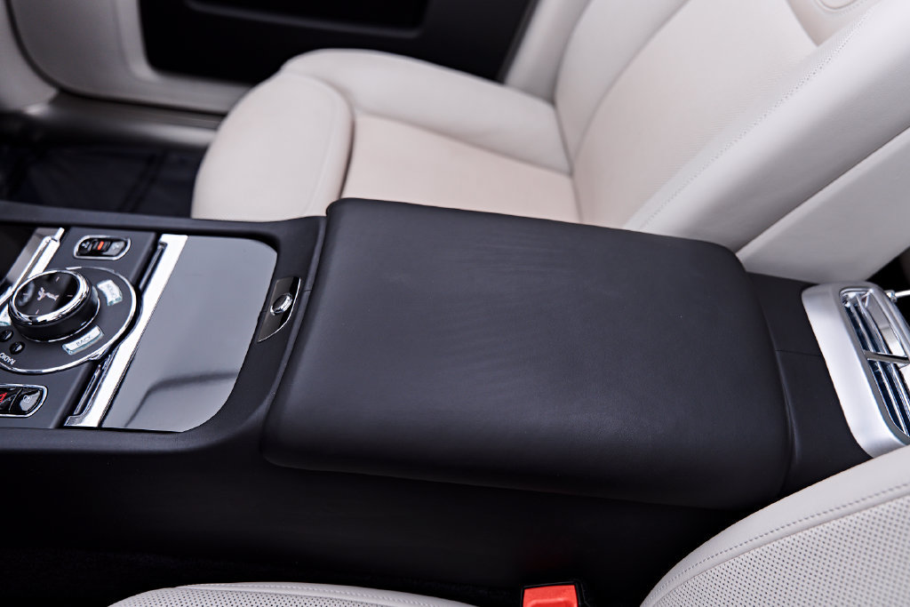 Used 2016 Rolls-Royce Ghost RWD image 75
