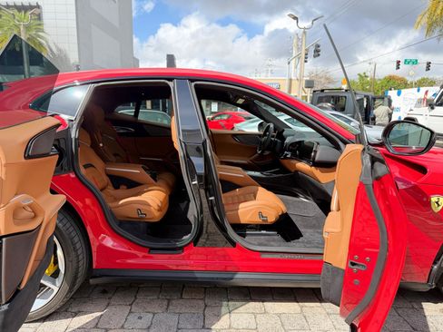 Used 2025 Ferrari Purosangue image 11