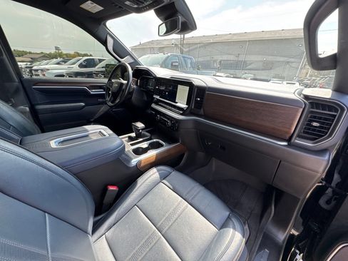 Used 2022 Chevrolet Silverado 1500 High Country w/ High Country Premium Package AWD/4WD image 36