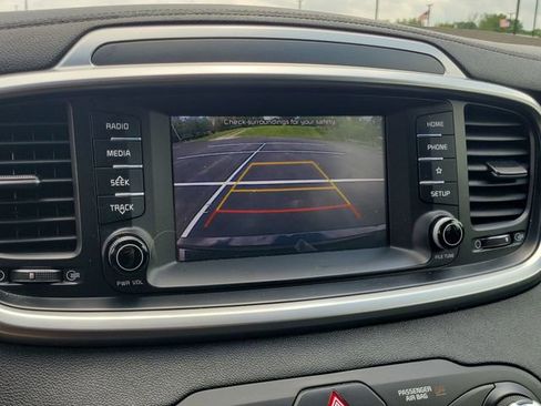 Used 2020 Kia Sorento LX AWD/4WD image 23