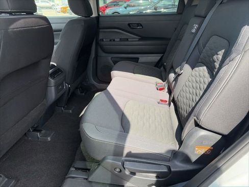 Used 2025 Nissan Pathfinder SV FWD image 10