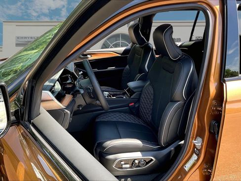 New 2026 Jeep Grand Cherokee Summit AWD/4WD image 9