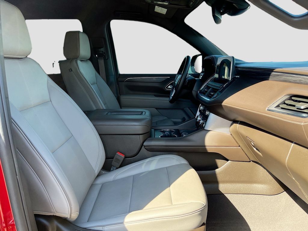 Used 2024 GMC Yukon SLT w/ SLT Luxury Package AWD/4WD image 30