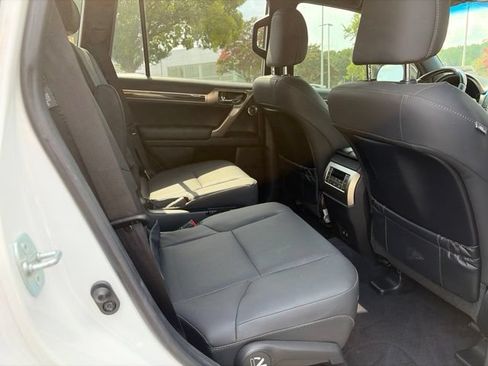 Used 2021 Lexus GX 460 Premium w/ Accessory Package AWD/4WD image 16
