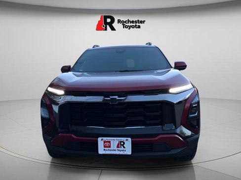 Used 2025 Chevrolet Equinox ACTIV AWD/4WD image 2