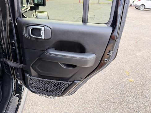 Used 2019 Jeep Wrangler Unlimited Sahara w/ Dual Top Group AWD/4WD image 47