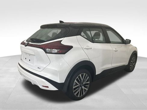 Used 2022 Nissan Kicks SV image 5
