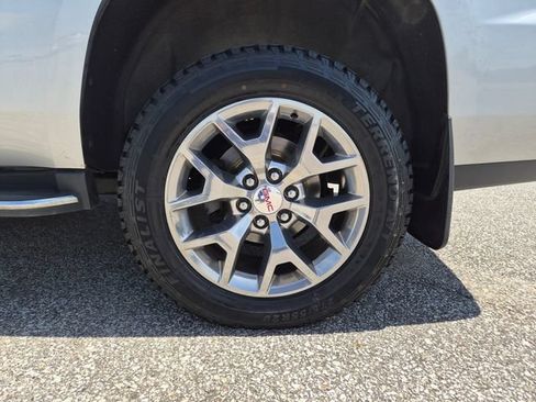 Used 2019 GMC Yukon SLE w/ SLE Value Package AWD/4WD image 9