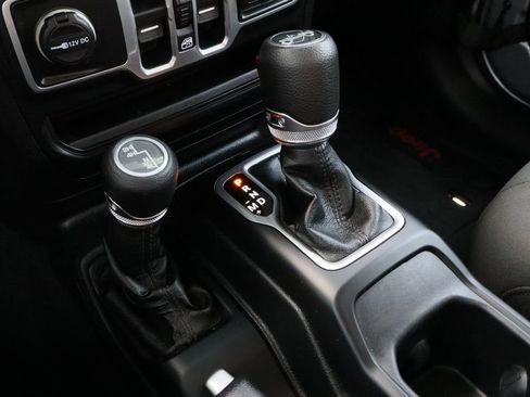 Used 2018 Jeep Wrangler Unlimited Sport S image 19