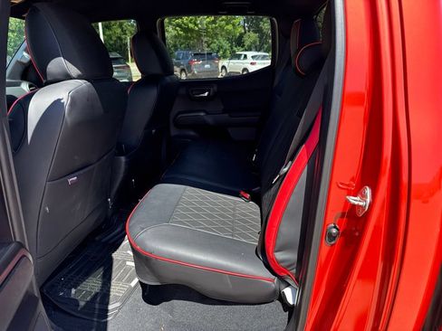 Used 2018 Toyota Tacoma TRD Sport w/ Technology Package AWD/4WD image 14