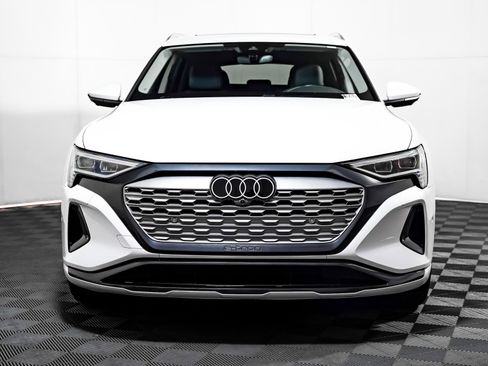 Used 2024 Audi Q8 e-tron Premium Plus image 13