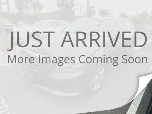 Used 2015 Mercedes-Benz E 250 BlueTEC 4MATIC Sedan image 3