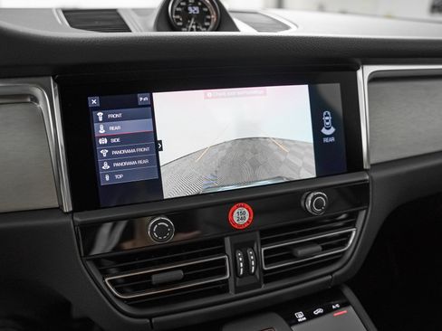 Certified 2026 Porsche Macan AWD/4WD image 24