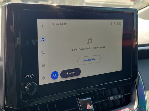 Used 2025 Toyota Corolla LE image 28