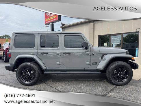Used 2021 Jeep Wrangler Unlimited Sahara AWD/4WD image 1