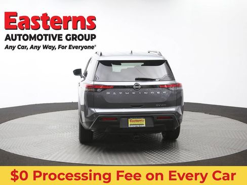 Used 2022 Nissan Pathfinder SV AWD/4WD image 39