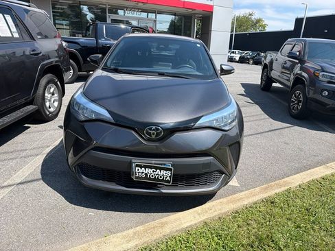 Used 2022 Toyota C-HR XLE FWD image 2