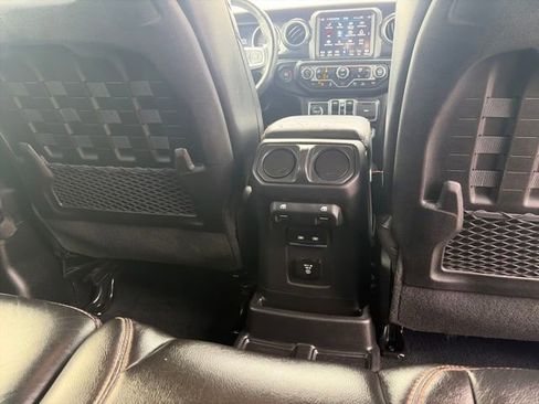 Used 2022 Jeep Wrangler Unlimited Rubicon image 37