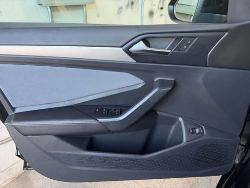 Used 2025 Volkswagen Jetta SE image 20