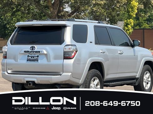 Used 2022 Toyota 4Runner SR5 AWD/4WD image 4