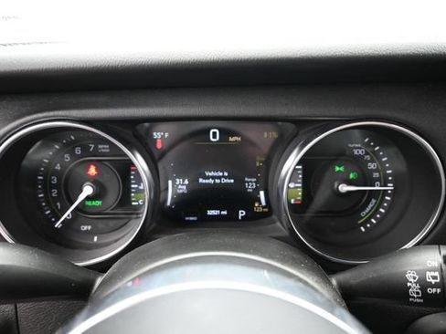 Used 2023 Jeep Wrangler Unlimited Sahara w/ Cold Weather Group AWD/4WD image 19