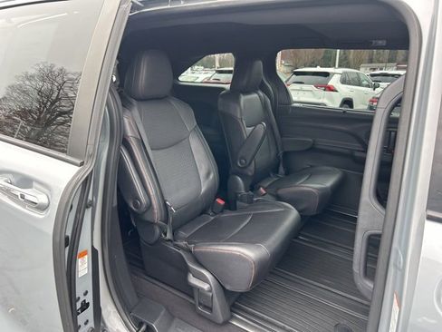Used 2023 Toyota Sienna XSE image 19