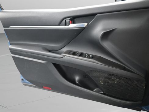 Used 2024 Toyota Camry SE image 32