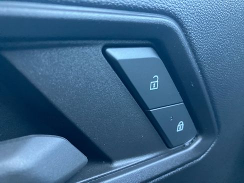 Used 2023 Chevrolet Colorado Trail Boss w/ Technology Package AWD/4WD image 12