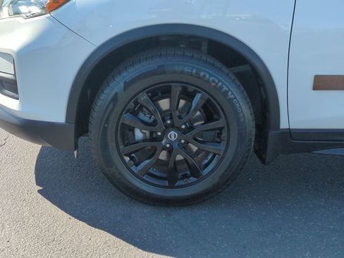 Used 2017 Nissan Rogue SV FWD image 11