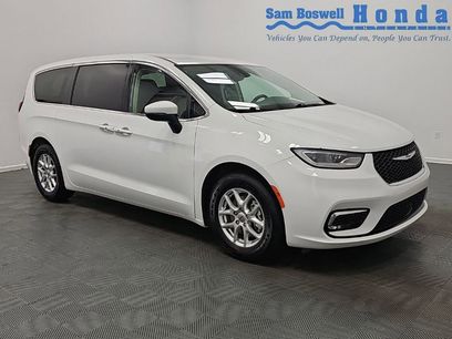 Used 2023 Chrysler Pacifica Touring-L