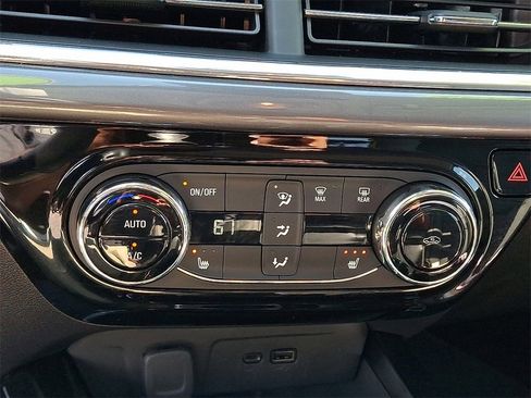 Used 2025 Chevrolet Trax ACTIV w/ Driver Confidence Package image 16