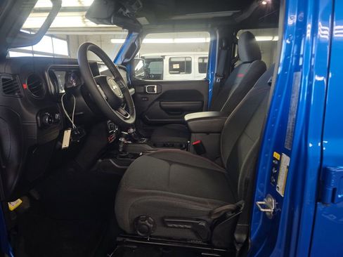 Used 2025 Jeep Wrangler Unlimited Rubicon image 6