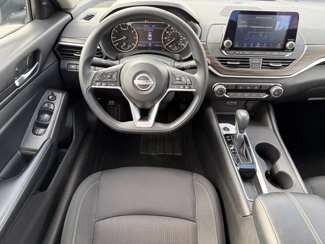 Used 2025 Nissan Altima 2.5 SV FWD image 18