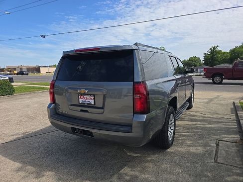 Used 2020 Chevrolet Suburban LT RWD image 5