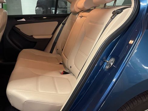 Used 2017 Volkswagen Jetta SEL FWD image 9