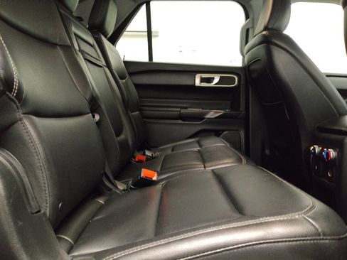 Used 2020 Ford Explorer XLT w/ Equipment Group 202A RWD image 19
