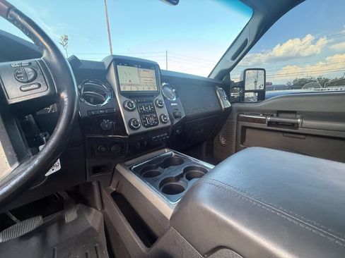 Used 2015 Ford F250 Platinum w/ FX4 Off-Road Package AWD/4WD image 14