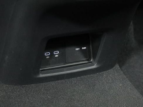 Used 2025 Volkswagen Atlas SE FWD image 32