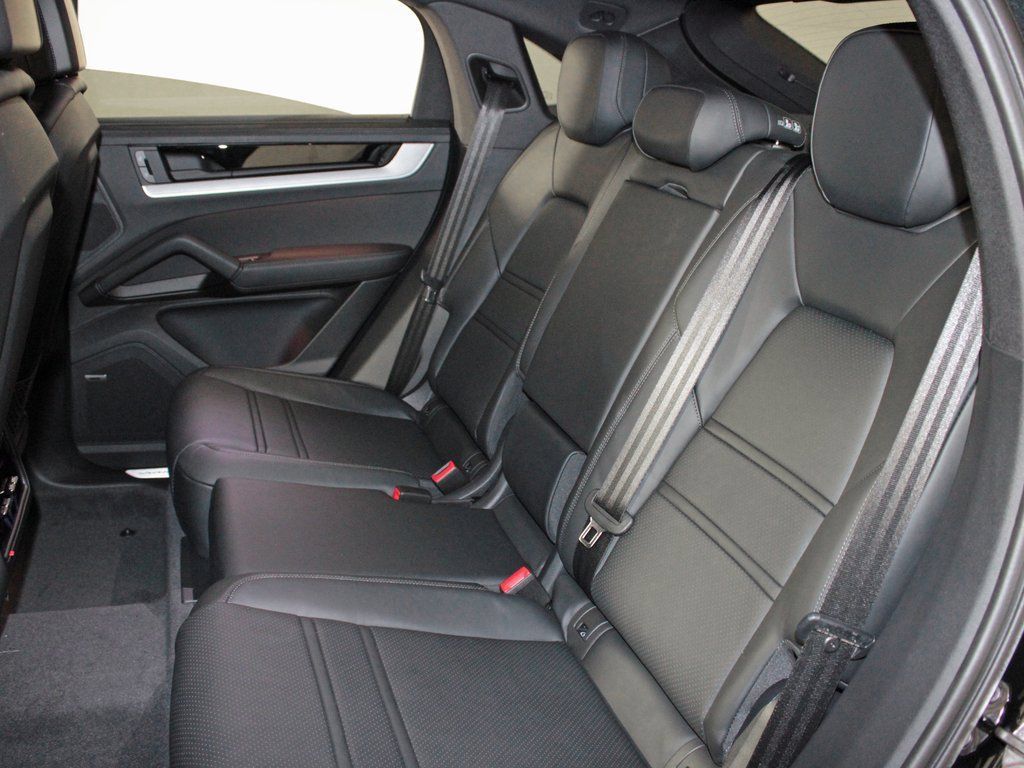 Certified 2026 Porsche Cayenne E-Hybrid Coupe AWD/4WD image 35