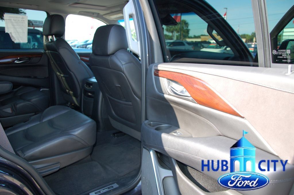 Used 2016 Cadillac Escalade Luxury AWD/4WD image 15