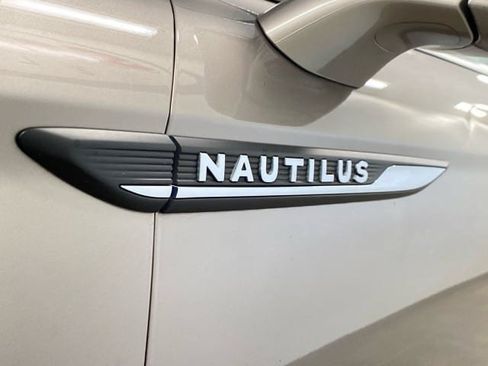 Used 2020 Lincoln Nautilus Premier w/ Equipment Group 101A AWD/4WD image 14