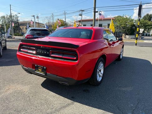Used 2023 Dodge Challenger SXT image 4