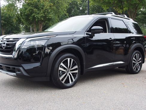 New 2025 Nissan Pathfinder Platinum w/ Cargo Package image 3