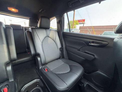 Used 2025 Toyota Highlander XSE AWD/4WD image 40