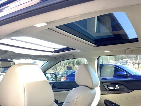 Used 2018 Nissan Maxima Platinum image 29