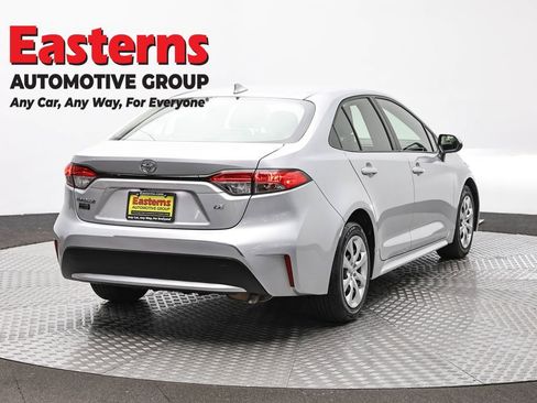 Used 2022 Toyota Corolla LE FWD image 5