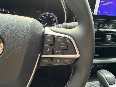Used 2024 Toyota Highlander XSE FWD image 15